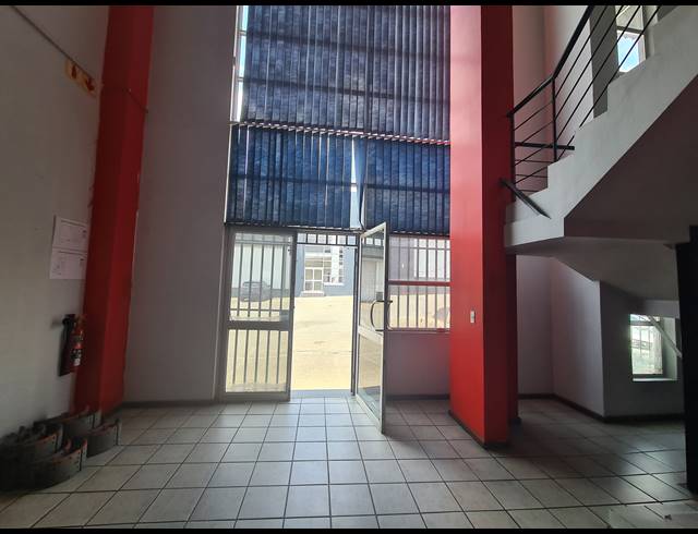 1,261M² OFFICE TO LET IN HALFWAY HOUSE